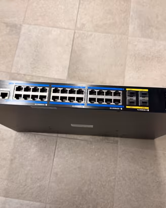 Switch PoE 24 Porte Gigabit L3 4x10G SFP+