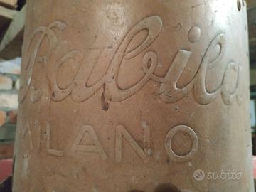 Vecchi oggetti da sgombro cantina