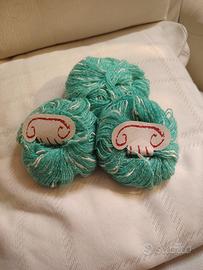 Filato verde acqua e bianco