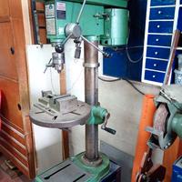 Trapano a colonna alimentato 220V