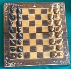 Scacchiera antica in legno completa