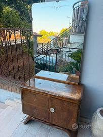 mobile antico con frigo bar 