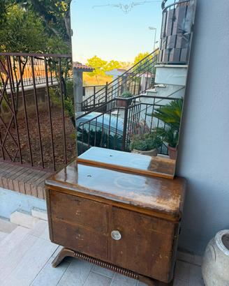 mobile antico con frigo bar 