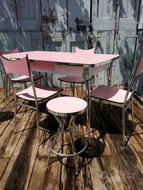 tavolo vintage colore rosa formica