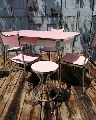 tavolo vintage colore rosa formica