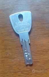  71 CHIAVI DI SICUREZZA+CILINDRO SEMINUOVE A € 499