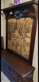 cassapanca ed appendiabiti.