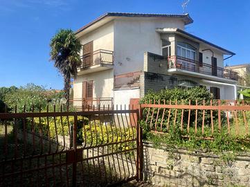 PORZIONE DI BIFAMILIARE A VALENTANO