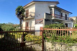 PORZIONE DI BIFAMILIARE A VALENTANO