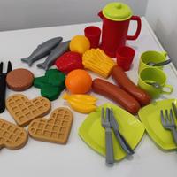 Set cibo e giocattoli in plastica