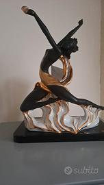 Lampada scultura ballerina Carpiè in vetro di Mura