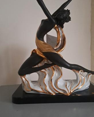 Lampada scultura ballerina Carpiè in vetro di Mura