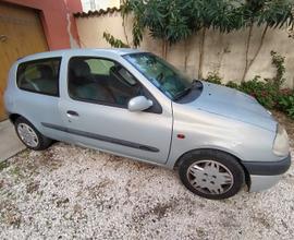 RENAULT Clio - 2001