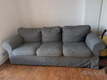 divano Ikea modello Ektorp 3 posti 
