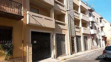 Posti auto e moto coperti