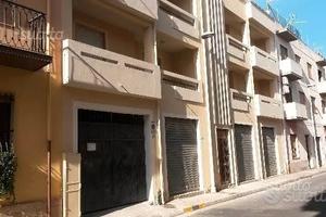 Posti auto e moto coperti