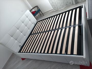 Letto matrimoniale con cassettone