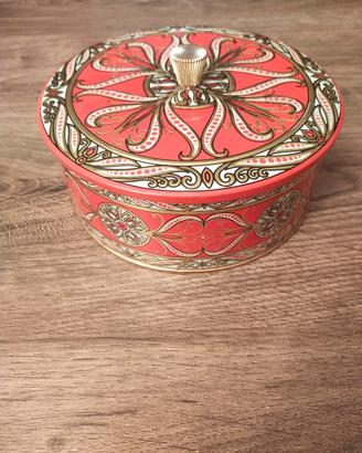 Scatola di latta rossa