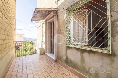 4 LOCALI A PALOMBARA SABINA