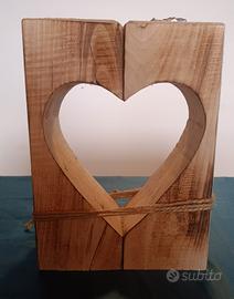 Portacandele in legno rustico con cuore
