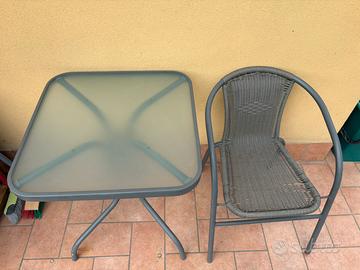 Tavolino e sedia