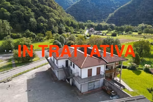 Casa indipendente di 424 m² con 5 locali e box aut