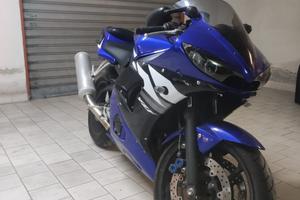 Moto Yamaha YZF R6