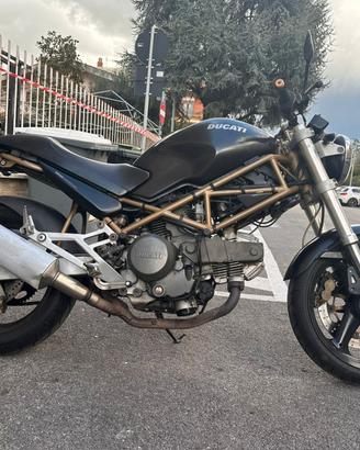 Ducati Monster 600 dark