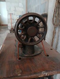 macchina da cucire d'epoca