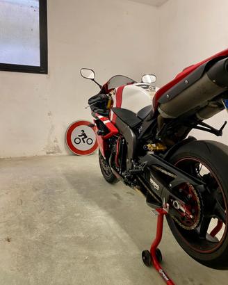 R1 2008