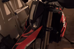 Ducati Hypermotard 698 RVE (patente A)