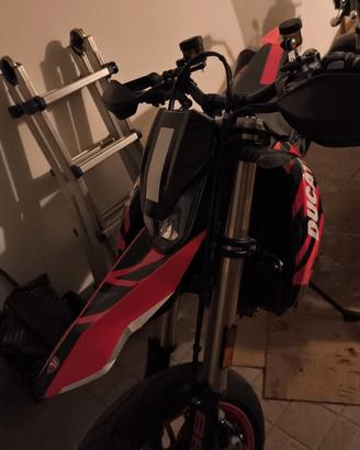 Ducati Hypermotard 698 RVE (patente A)