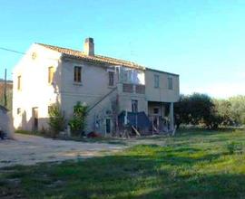 CASOLARE COLONICO CON TERRENO a MONTERUBBIANO