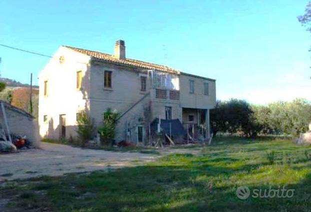 CASOLARE COLONICO CON TERRENO a MONTERUBBIANO