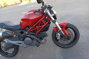 Ducati monster 696
