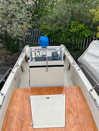 Boston whaler outrage 22