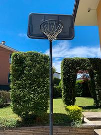 Canestro da basket con struttura regolabile
