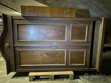 Armadio arte povera in legno massiccio