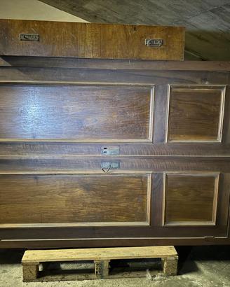 Armadio arte povera in legno massiccio