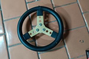 volante vintage, probabilmente di FIAT 500