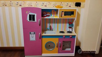 Cucina giocattolo in legno