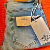 Jeans nuovi con etichetta