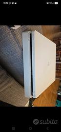 PlayStation 4 slim 