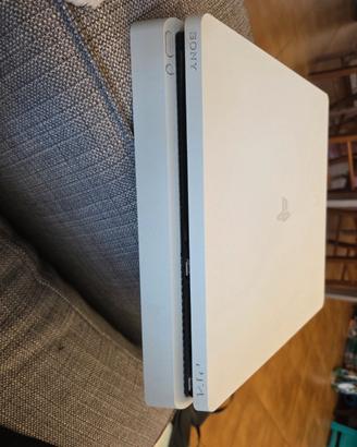 PlayStation 4 slim 