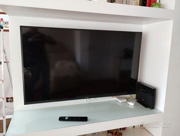 TV SONY BRAVIA 50 serie X72K con schermo rotto