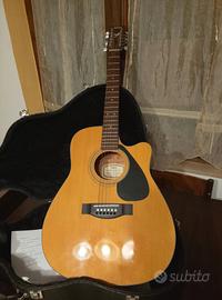 chitarra 12 corde  amplificata o normale 