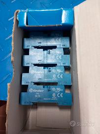 Relè con zoccolo FINDER per barra din.