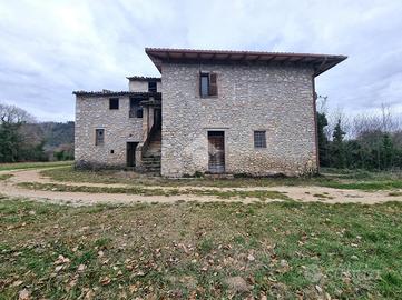 CASA SEMINDIPENDENTE A MASSA MARTANA