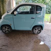 Scooter a 4 ruote elettrico