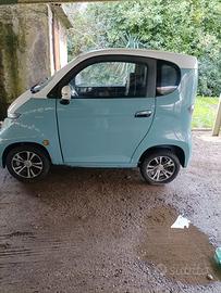 Scooter a 4 ruote elettrico